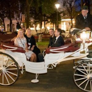 vor dem hotel imperial in wien